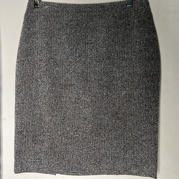 Tahari woman’s pencil skirt, size 4 - Picture 4 of 7